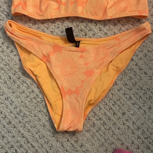 Triangl Swimwear Top M/Bottom S - Picture 2 of 5
